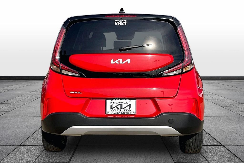 Used 2024 Kia Soul LX w/ Option Group 015 FWD image 4