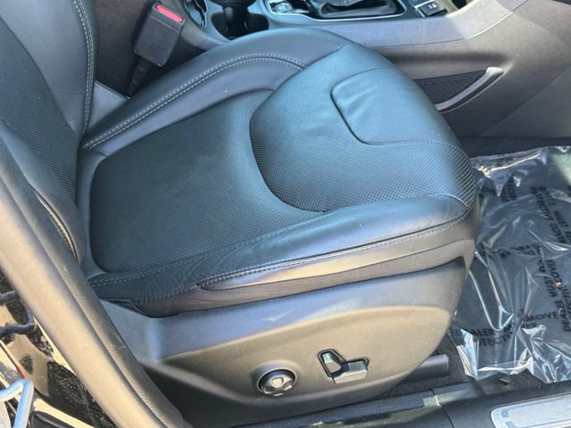 Used 2019 Jeep Cherokee Limited AWD/4WD image 11