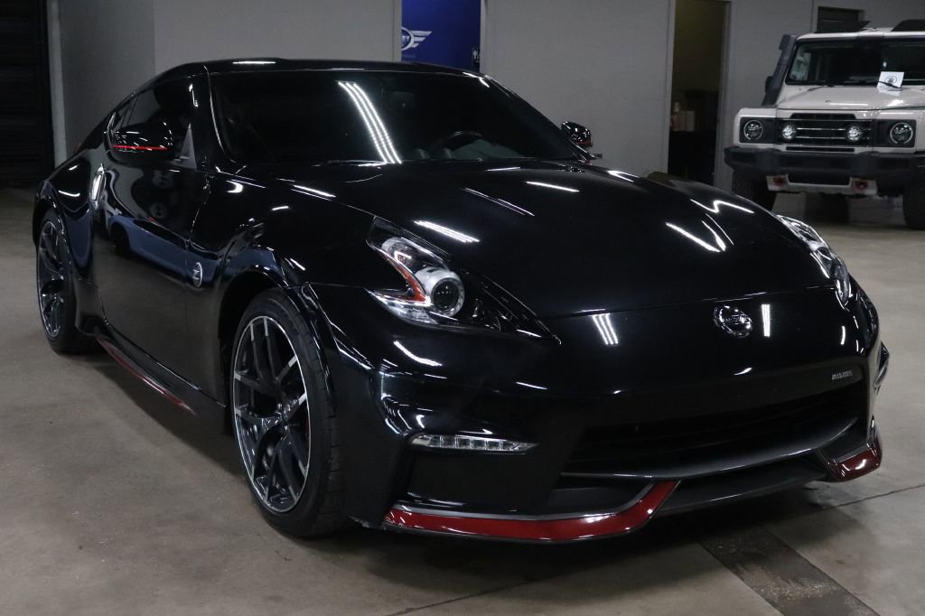 Used 2020 Nissan 370Z NISMO image 7