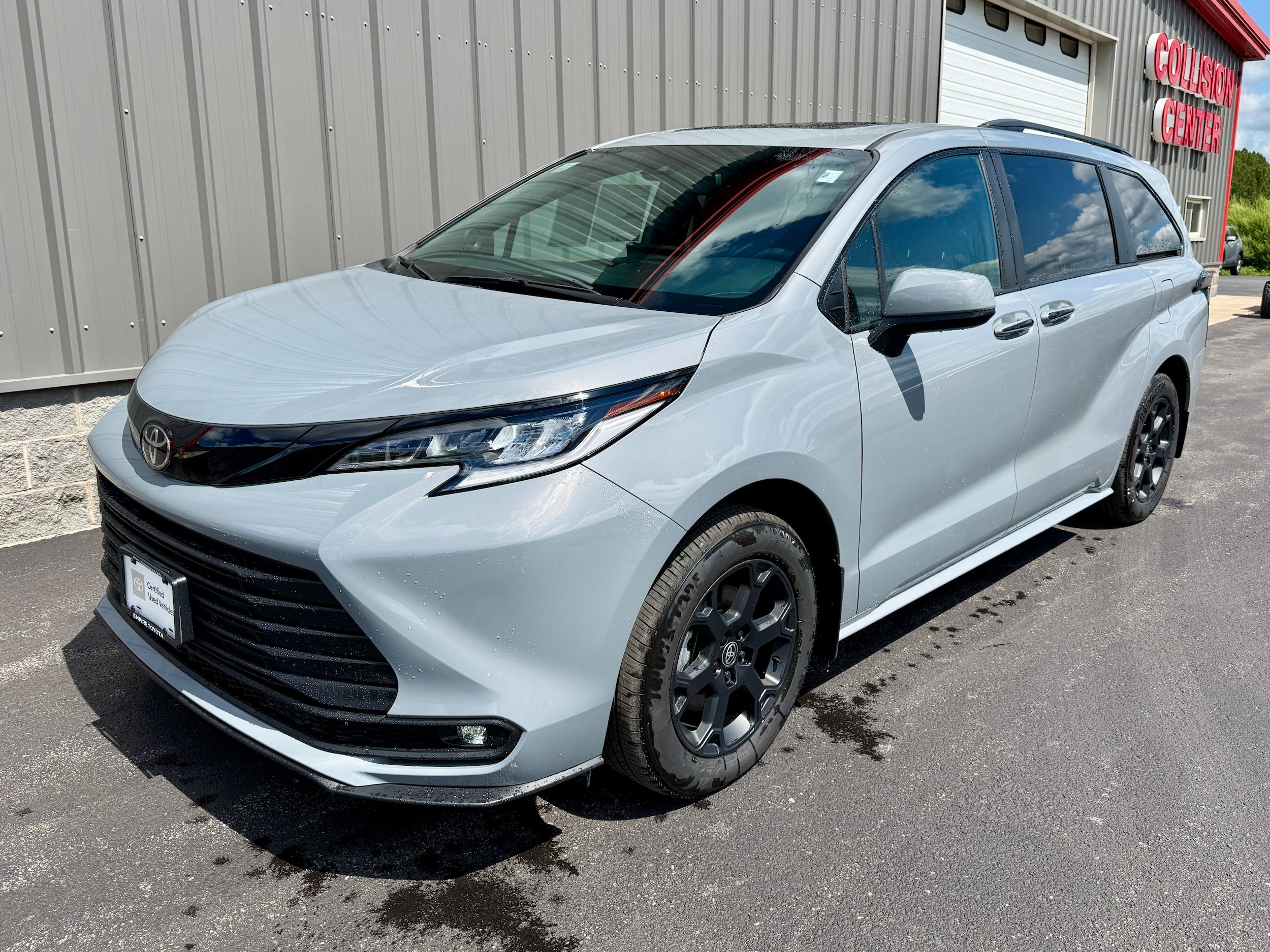 Certified 2026 Toyota Sienna XLE Woodland Edition AWD/4WD image 9