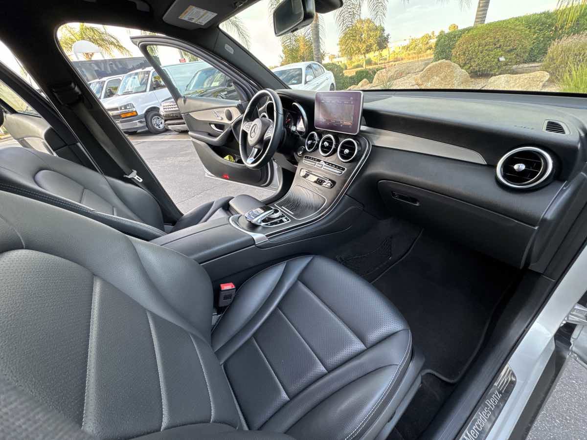 Used 2019 Mercedes-Benz GLC 300 image 21