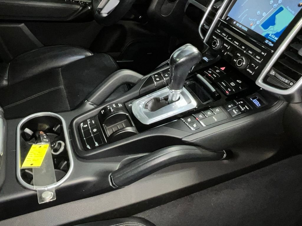 Used 2016 Porsche Cayenne image 18