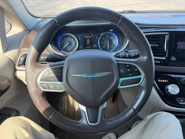 Used 2017 Chrysler Pacifica Touring-L w/ Tire & Wheel Group FWD image 19