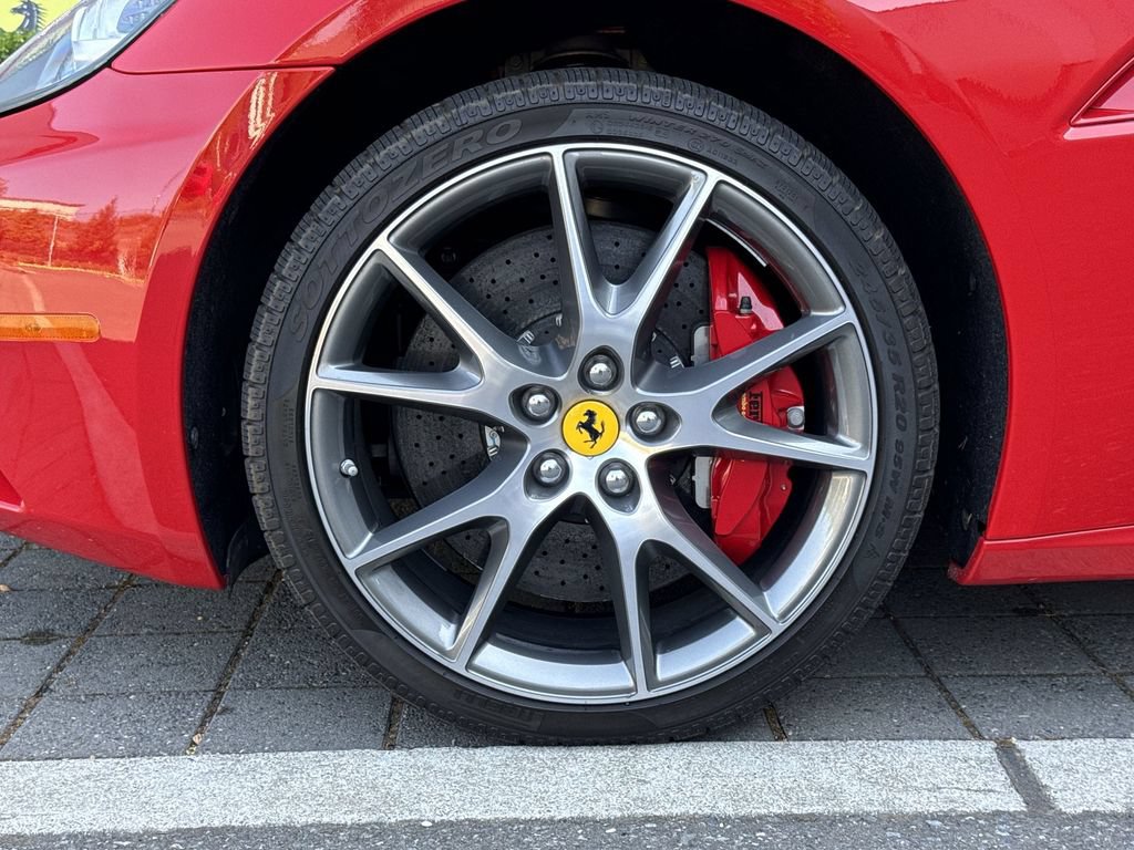 Used 2010 Ferrari California RWD image 10