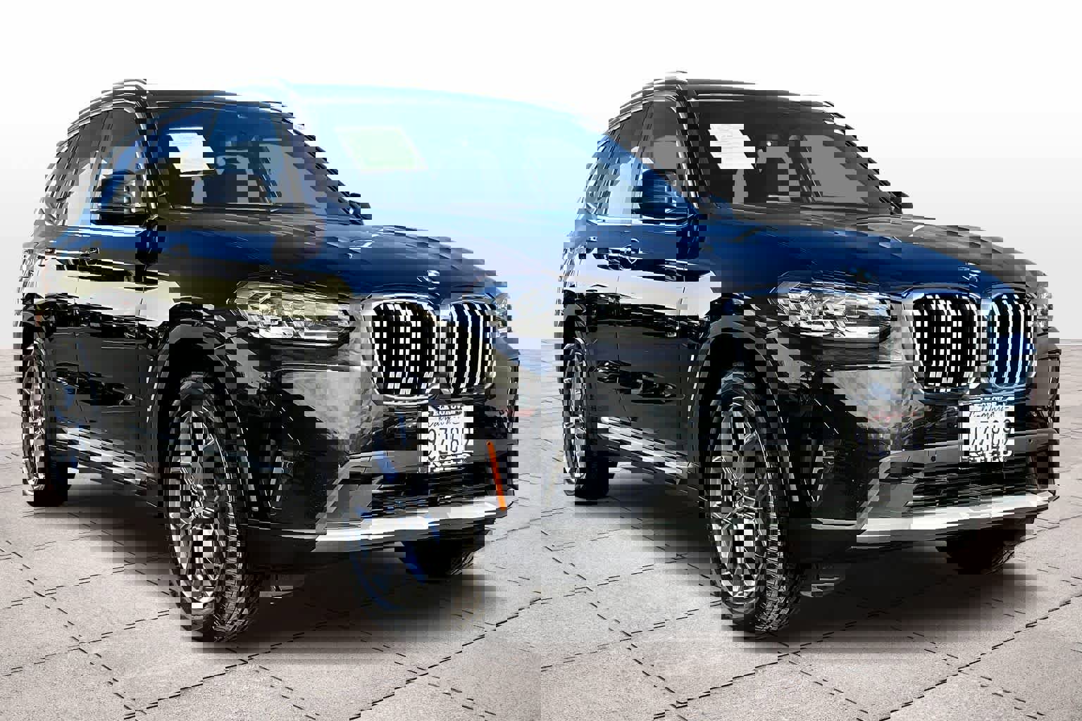 Used 2023 BMW X3 xDrive30i w/ Premium Package w/ZPA image 2