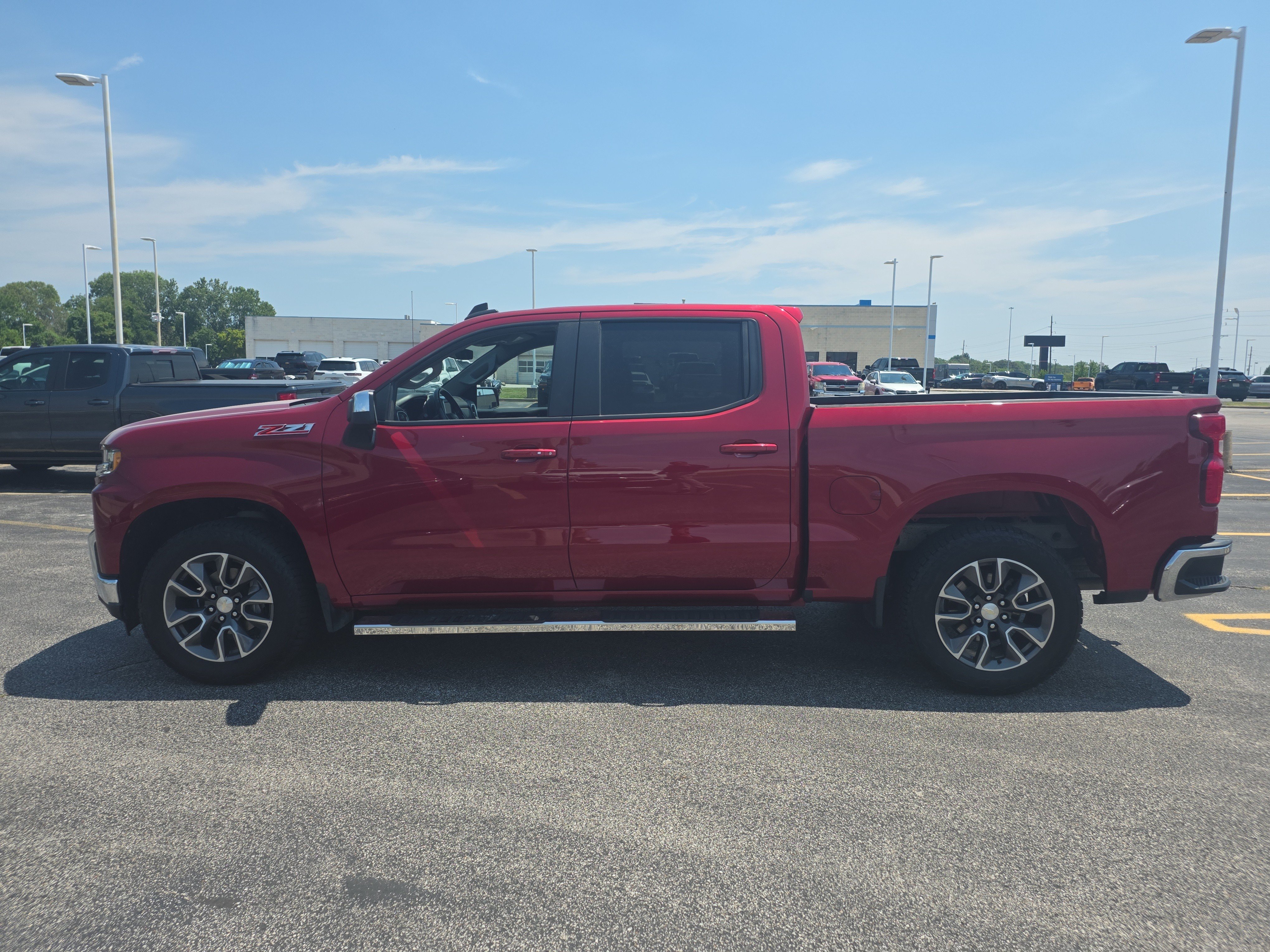 Used 2021 Chevrolet Silverado 1500 LT w/ Z71 Off-Road Package AWD/4WD image 6