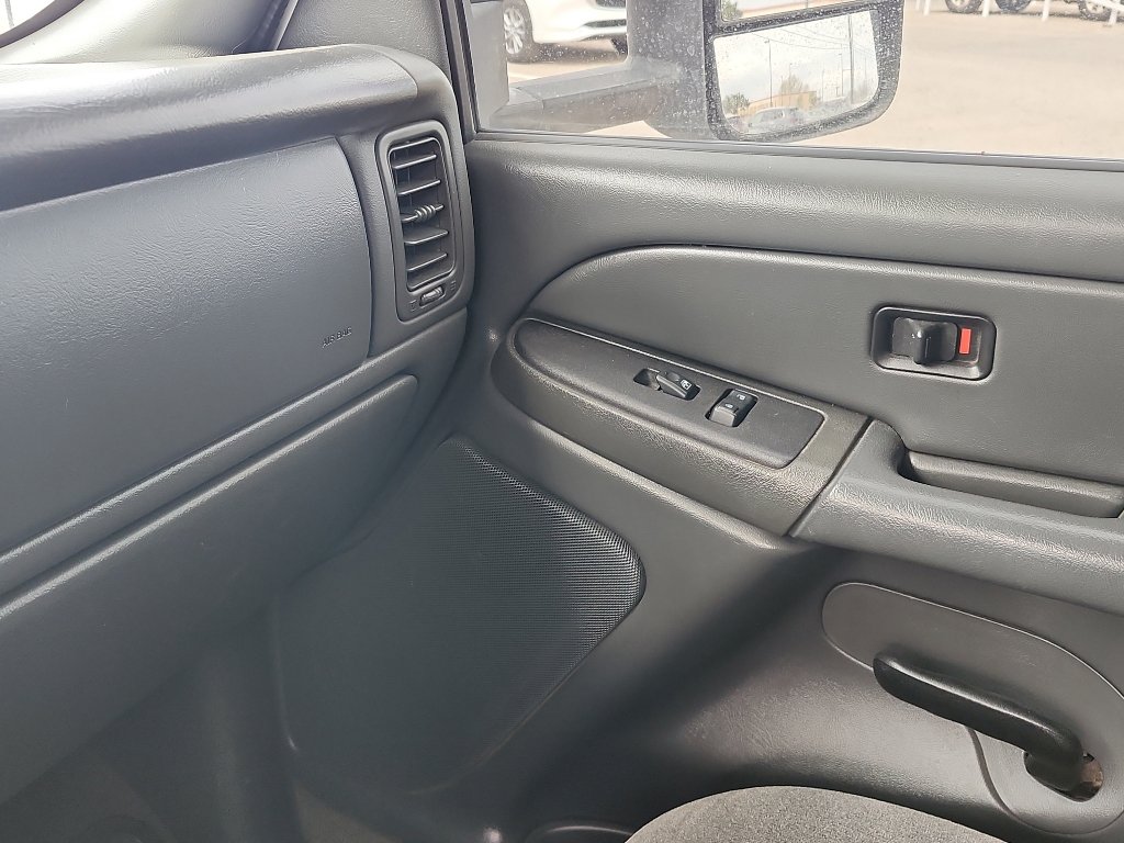 Used 2005 Chevrolet Silverado 2500 LS w/ Heavy-Duty Power Package image 28