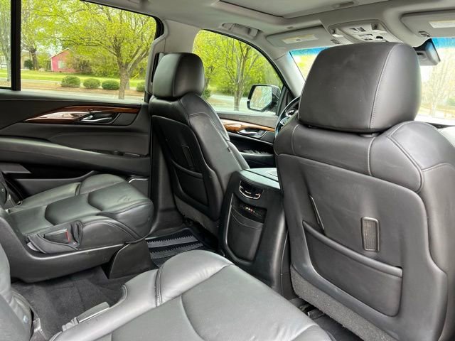 Used 2016 Cadillac Escalade Luxury AWD/4WD image 18