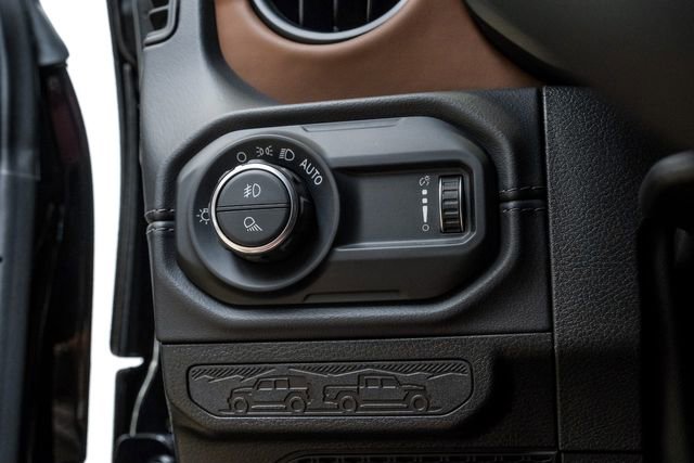 Used 2025 Jeep Gladiator Rubicon w/ Safety Group AWD/4WD image 84