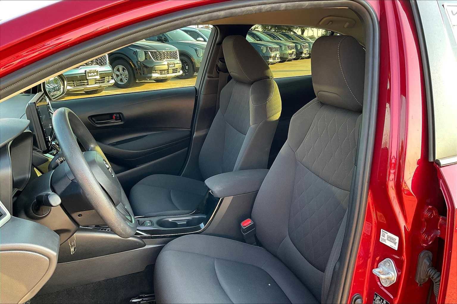 Used 2022 Toyota Corolla LE image 11