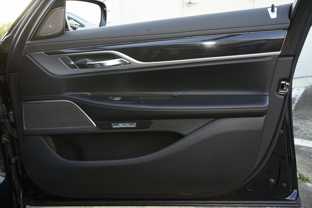 Used 2018 BMW 740i image 16