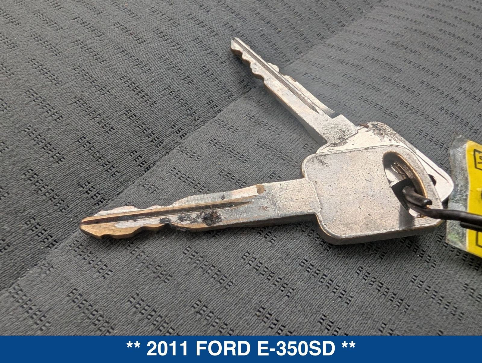 Used 2011 Ford E-350 and Econoline 350 XLT image 32