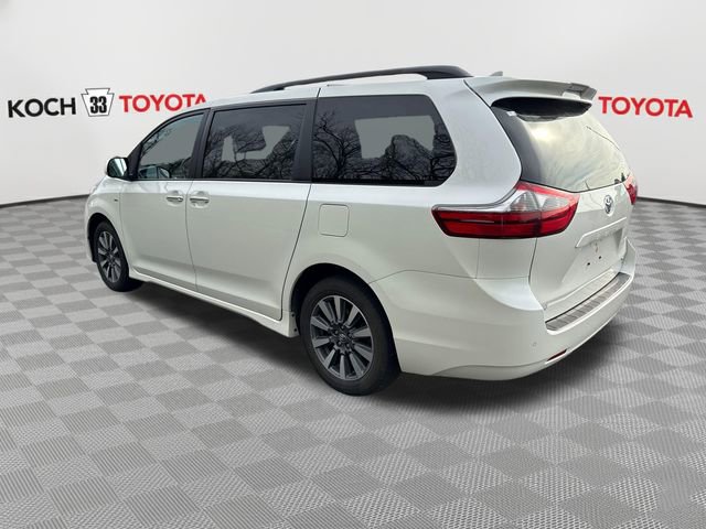 Used 2020 Toyota Sienna XLE w/ XLE Navigation Package image 6