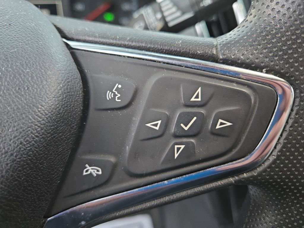 Used 2020 Chevrolet Equinox LS w/ LS Convenience Package image 17