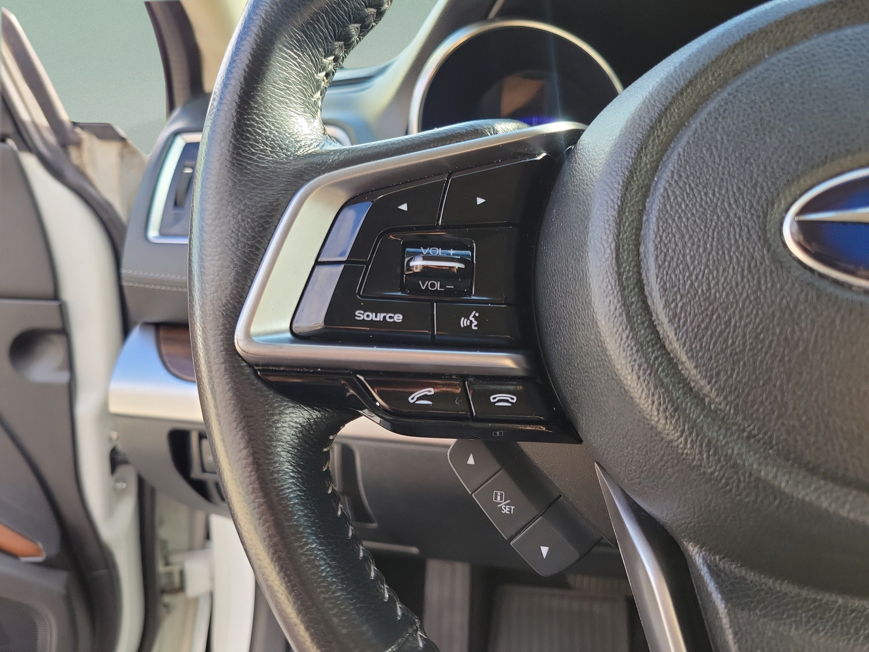 Used 2019 Subaru Outback 3.6R Touring w/ Popular Package #3A AWD/4WD image 10