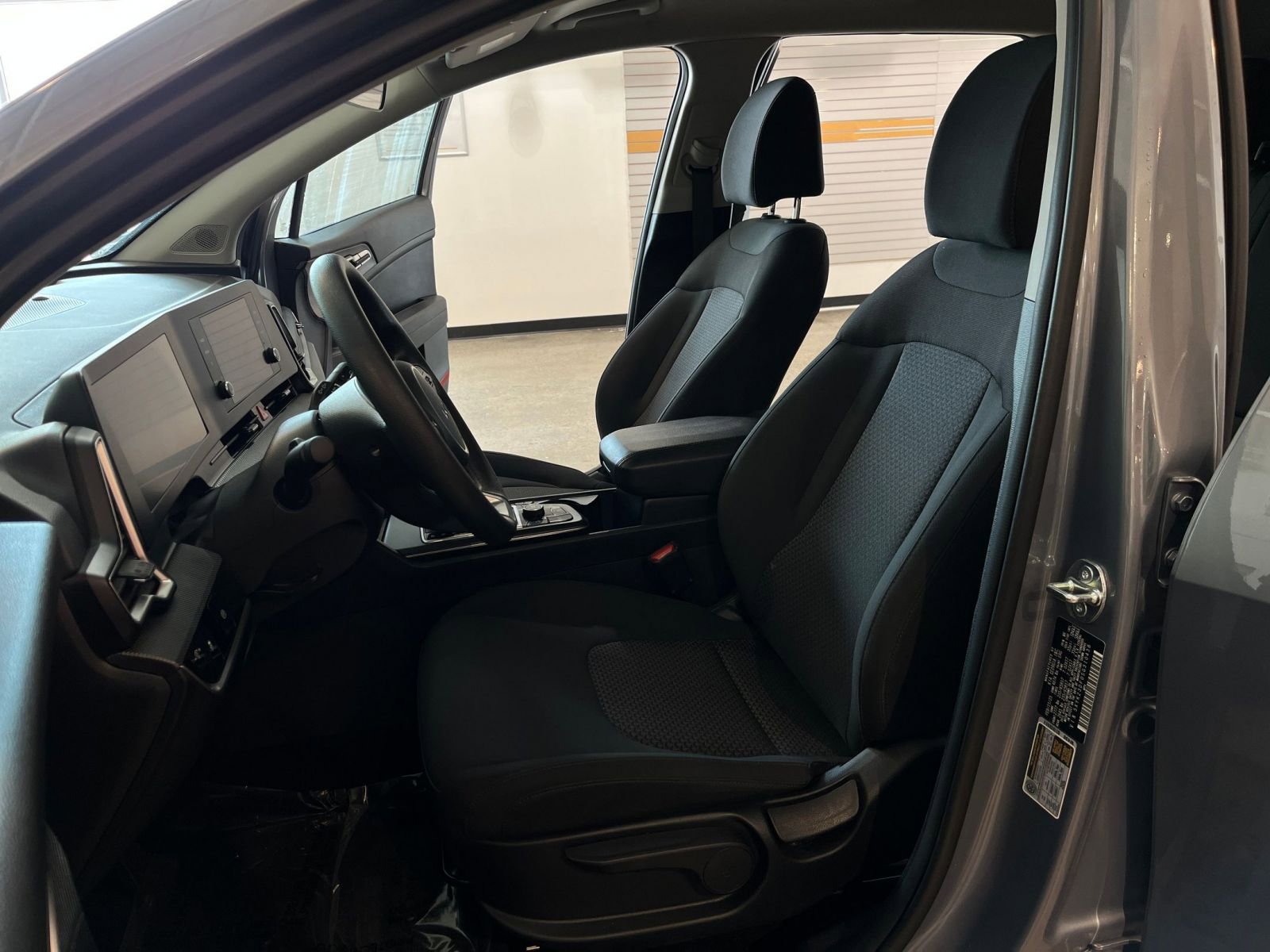 Used 2025 Kia Sportage LX FWD image 27