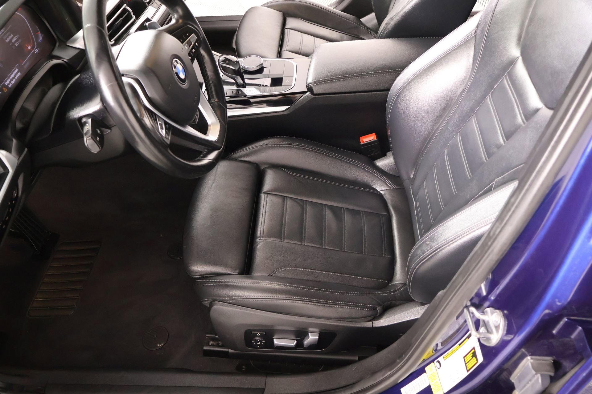 Used 2019 BMW 330i Sedan w/ Premium Package RWD image 12