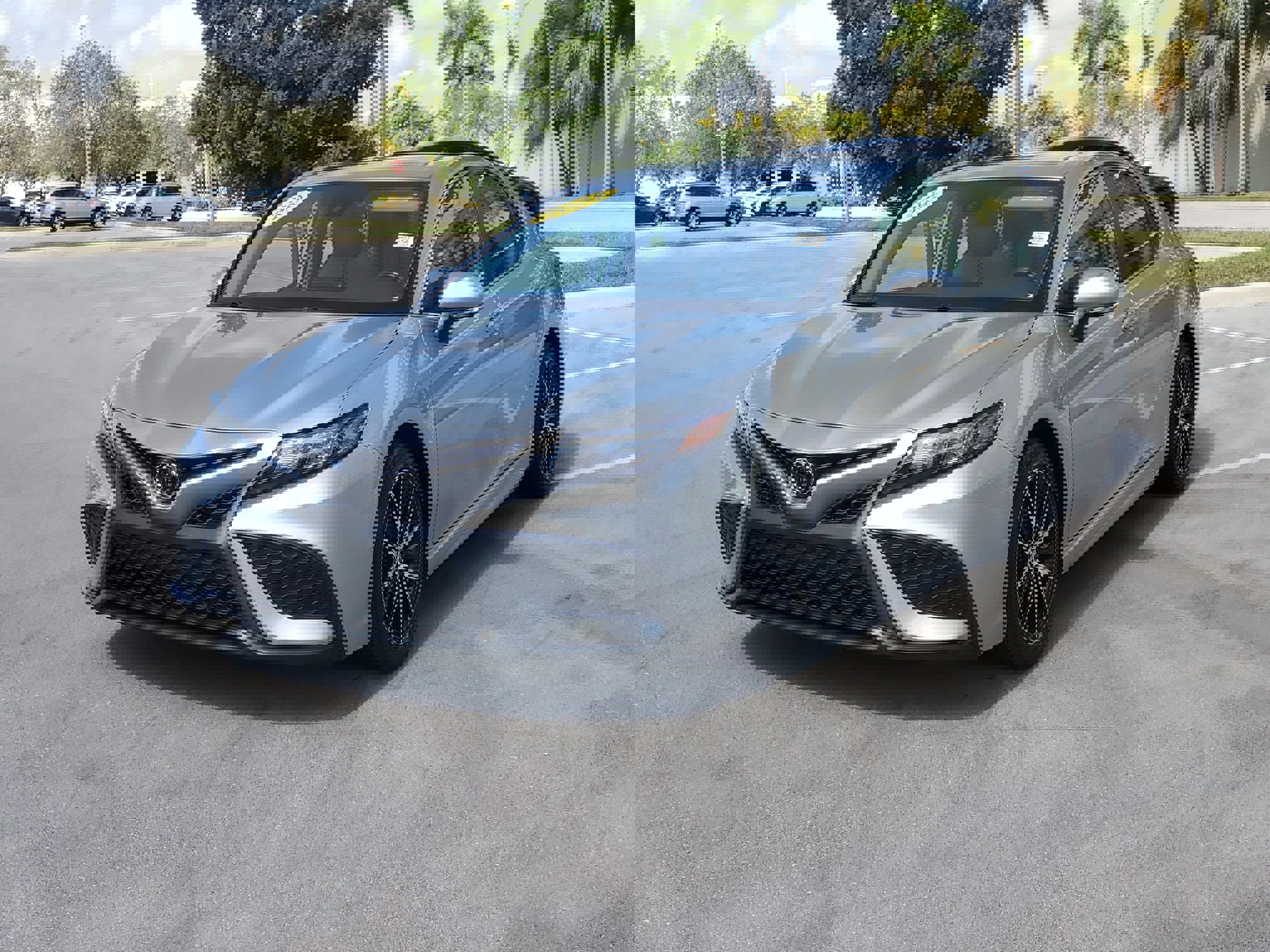 Used 2023 Toyota Camry SE w/ Cold Weather Package image 7