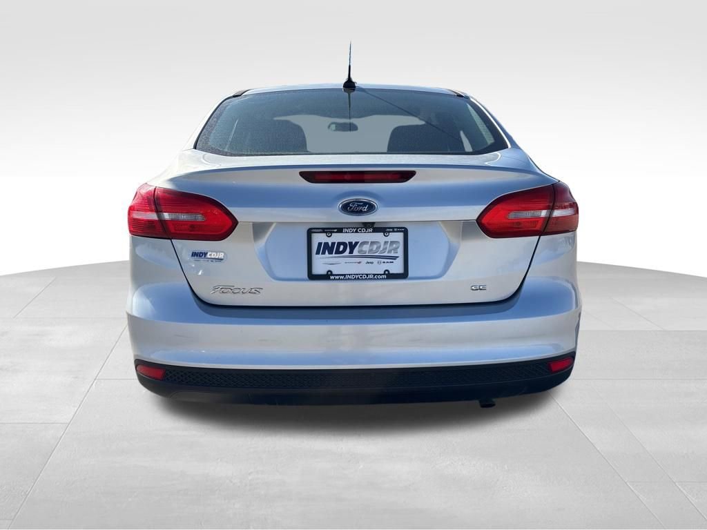 Used 2015 Ford Focus SE image 4