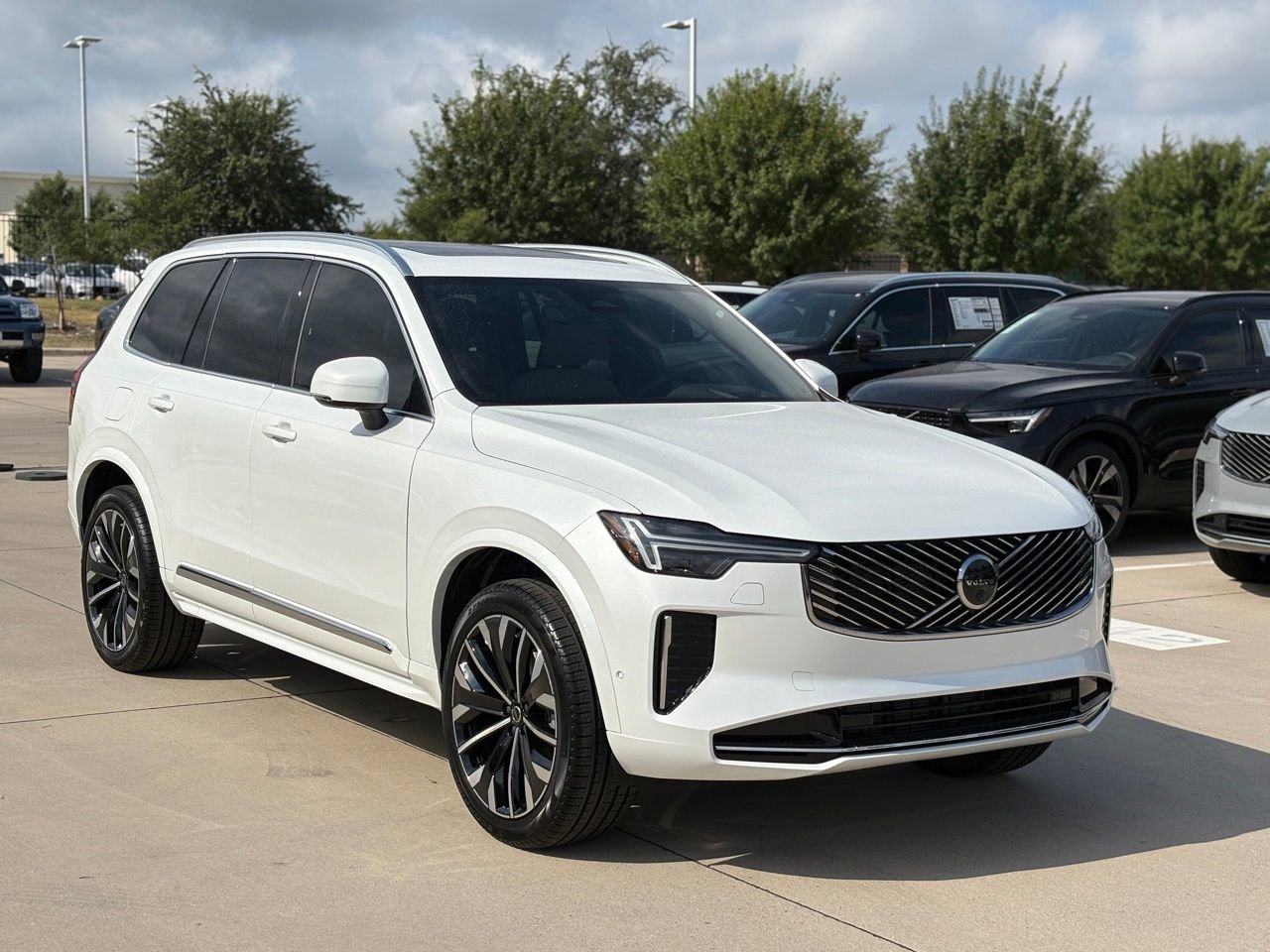 New 2026 Volvo XC90 B6 Ultra w/ Protection Package image 3