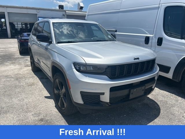 Used 2023 Jeep Grand Cherokee L Laredo RWD image 5