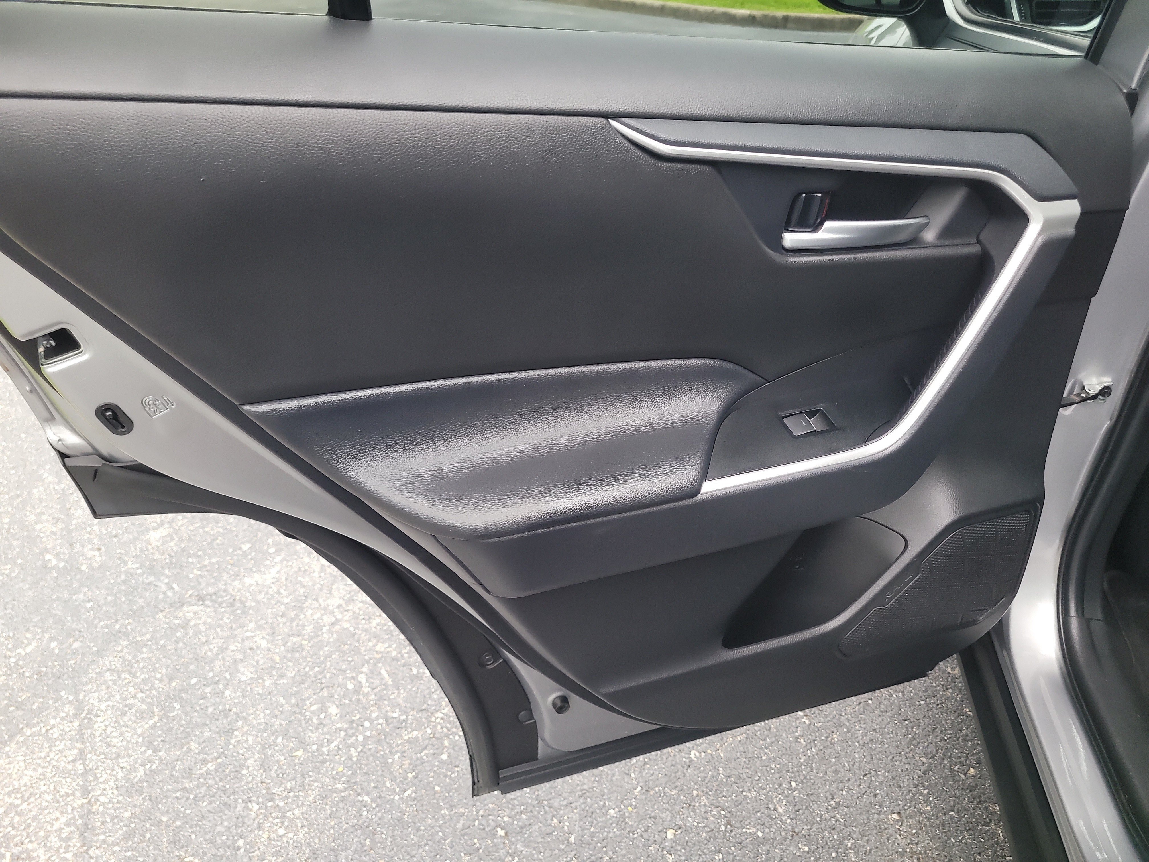 Certified 2025 Toyota RAV4 XLE w/ Convenience Package FWD image 13