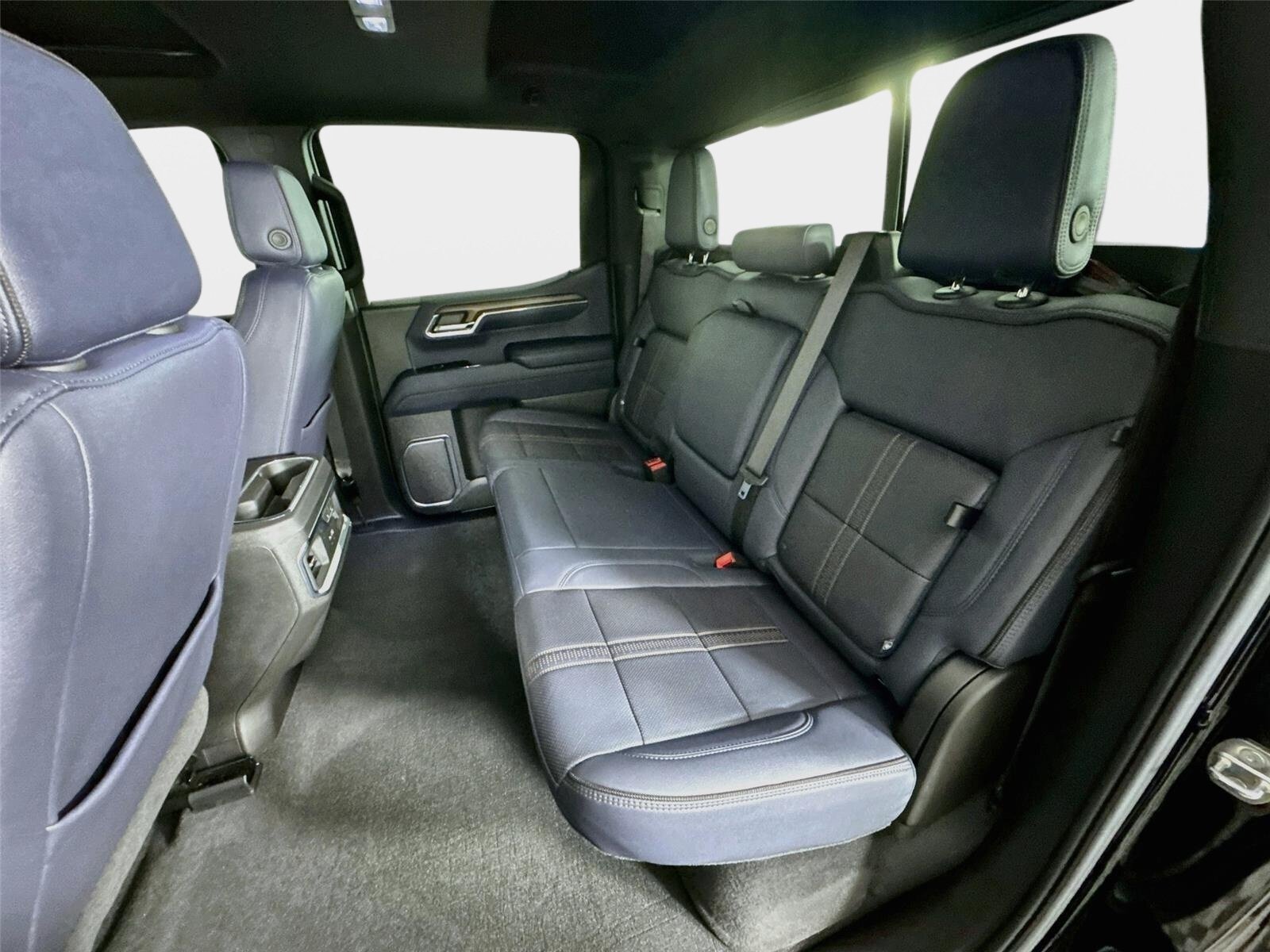 Certified 2024 Chevrolet Silverado 1500 High Country w/ High Country Premium Package AWD/4WD image 24