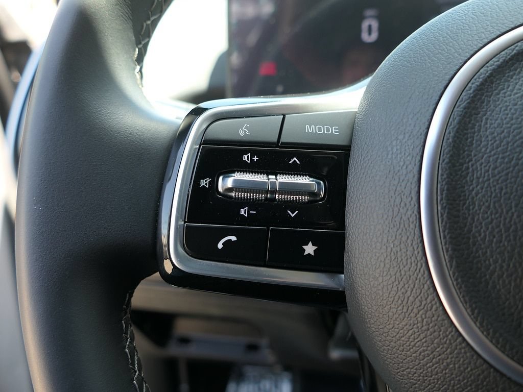 Used 2025 Kia Sorento S FWD image 14