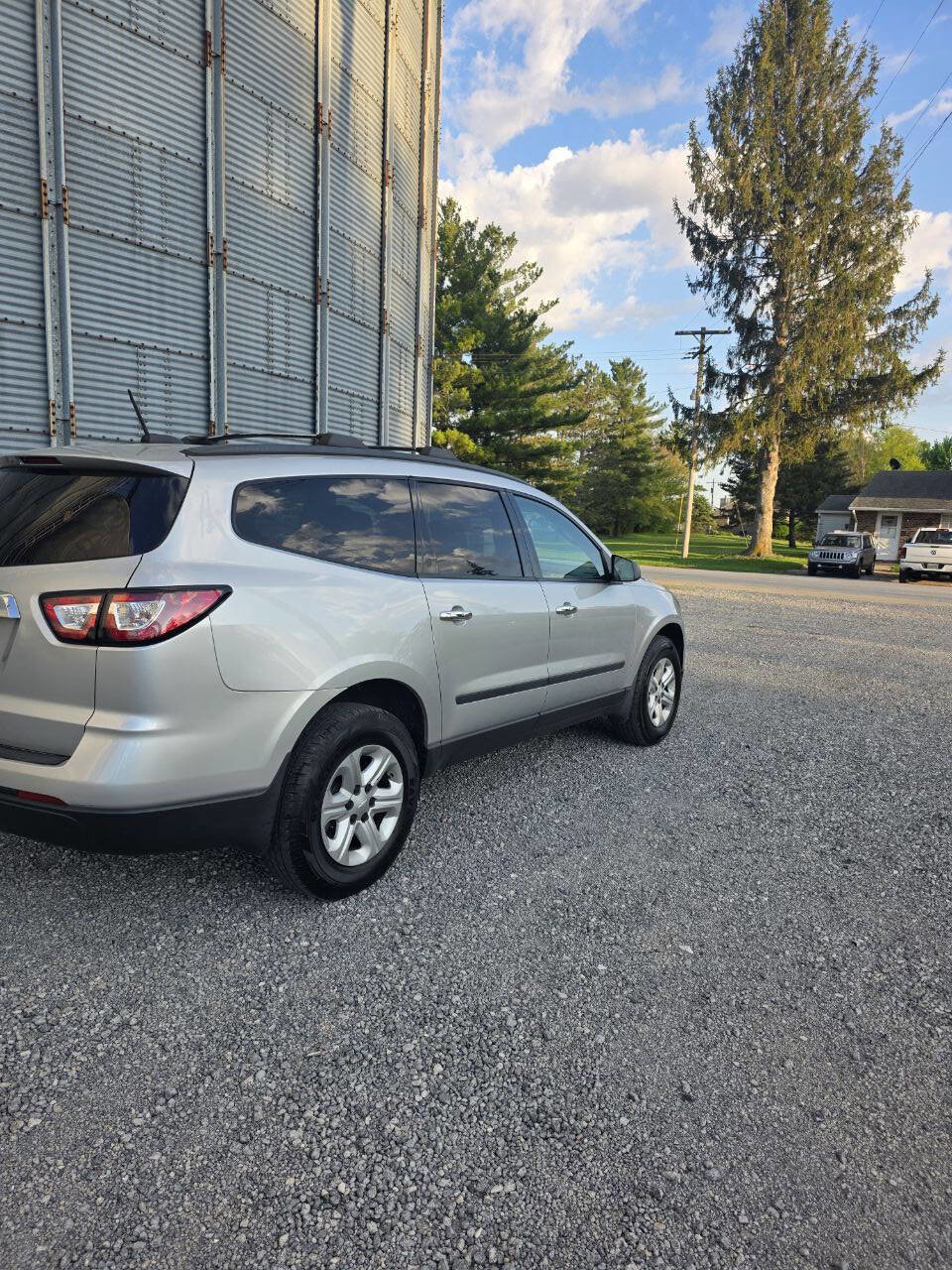 Used 2017 Chevrolet Traverse LS FWD image 4