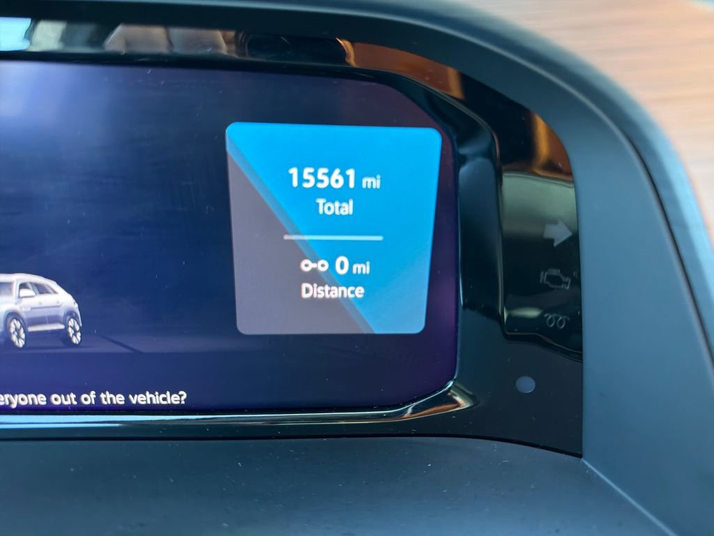 Certified 2024 Volkswagen Atlas Cross Sport SE w/ Panoramic Sunroof Package AWD/4WD image 19