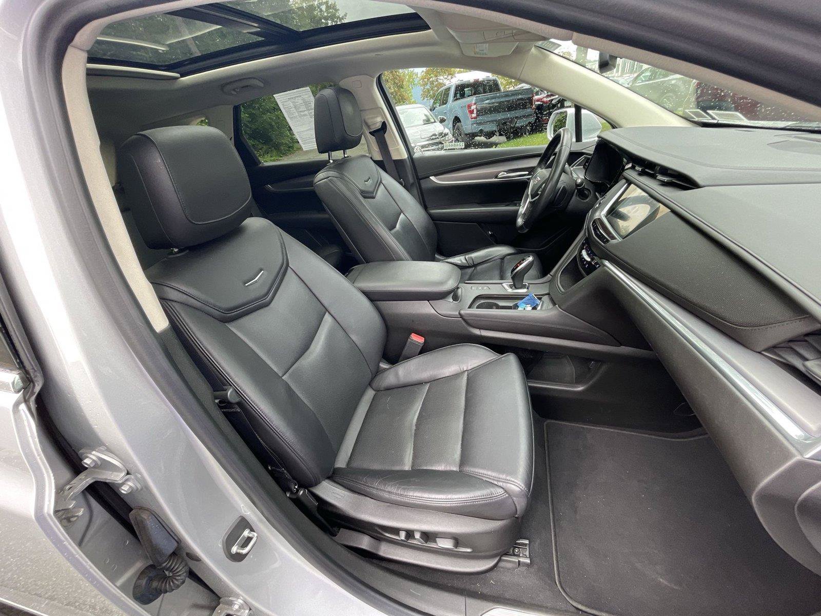 Used 2017 Cadillac XT5 Luxury w/ Driver Awareness Package AWD/4WD image 22