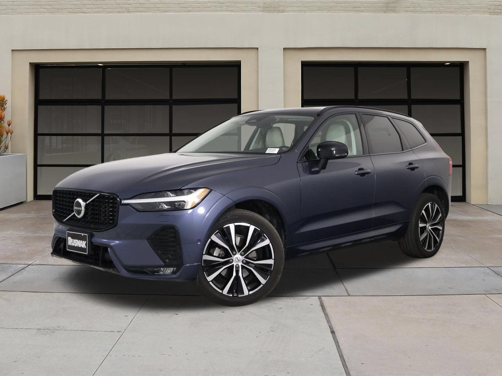 Used 2023 Volvo XC60 B5 Plus w/ Climate Package AWD/4WD image 3