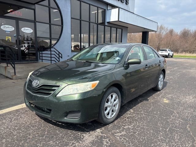 Used 2010 Toyota Camry LE image 2