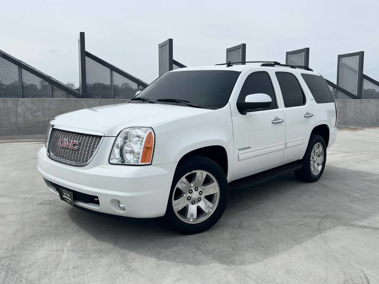 Used 2011 GMC Yukon SLT w/ Regional Value Package RWD image 2