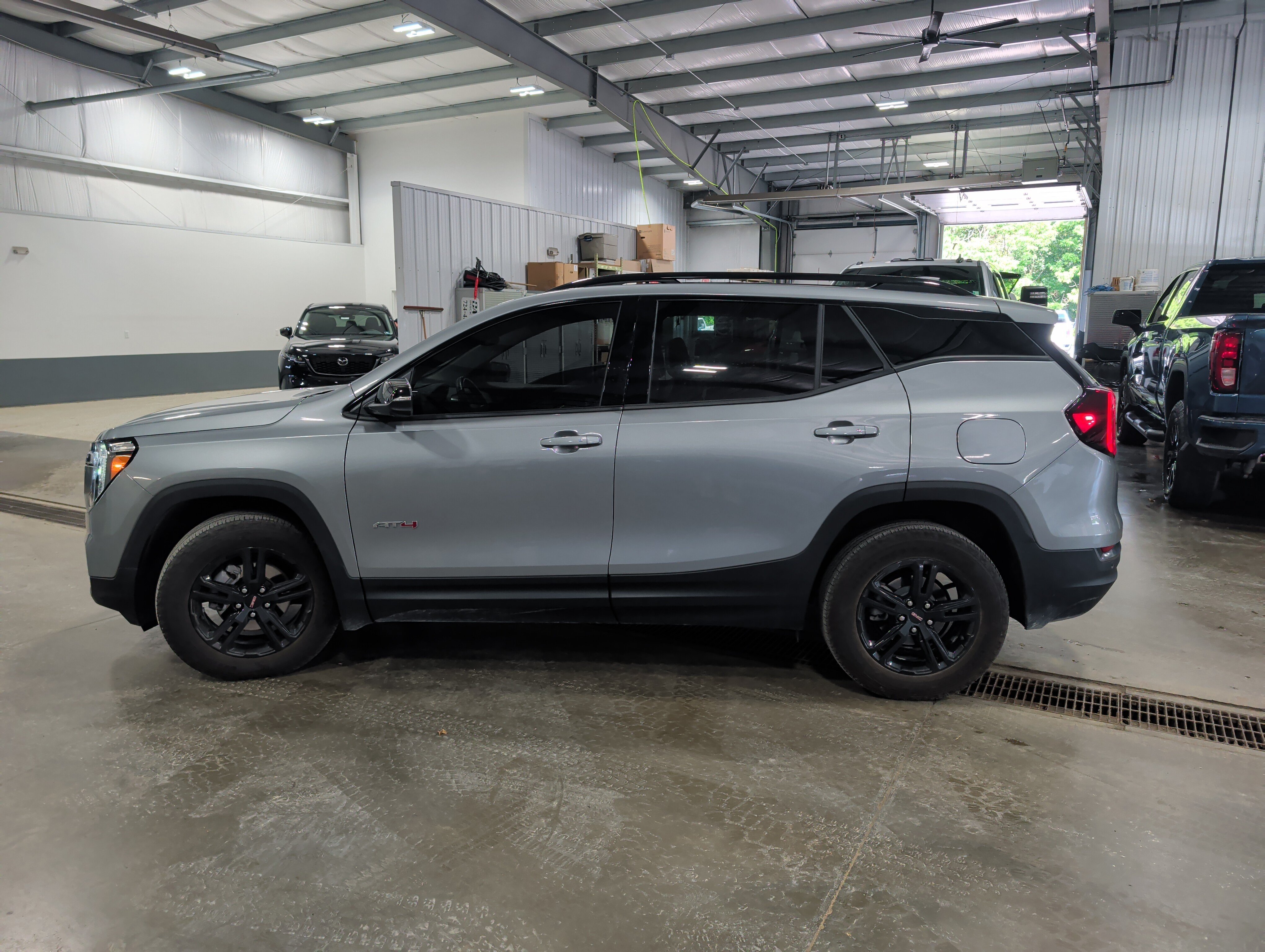 Used 2024 GMC Terrain AT4 w/ Tech Package AWD/4WD image 5