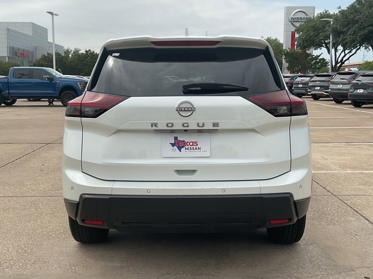 Used 2025 Nissan Rogue SV FWD image 6
