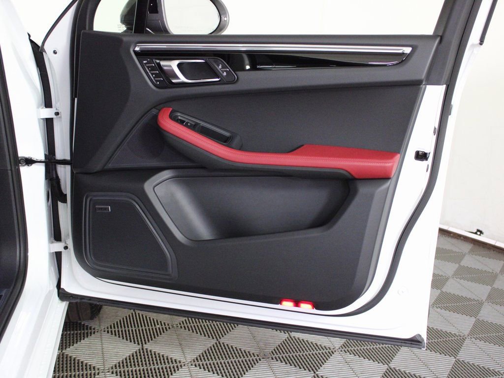 Certified 2026 Porsche Macan Turbo image 37