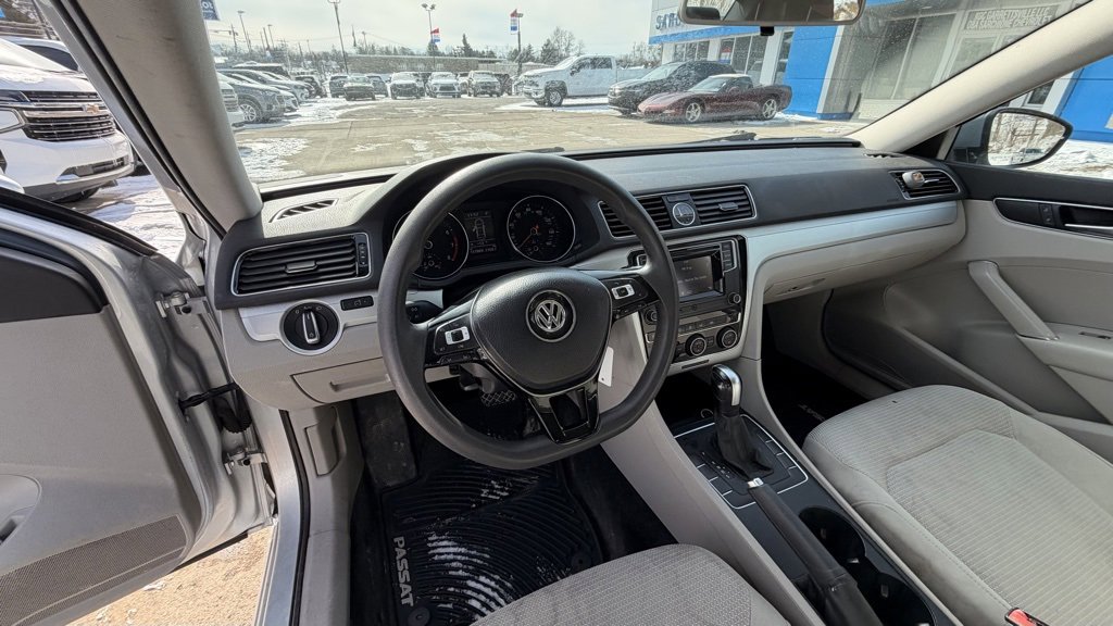 Used 2016 Volkswagen Passat 1.8T S image 9