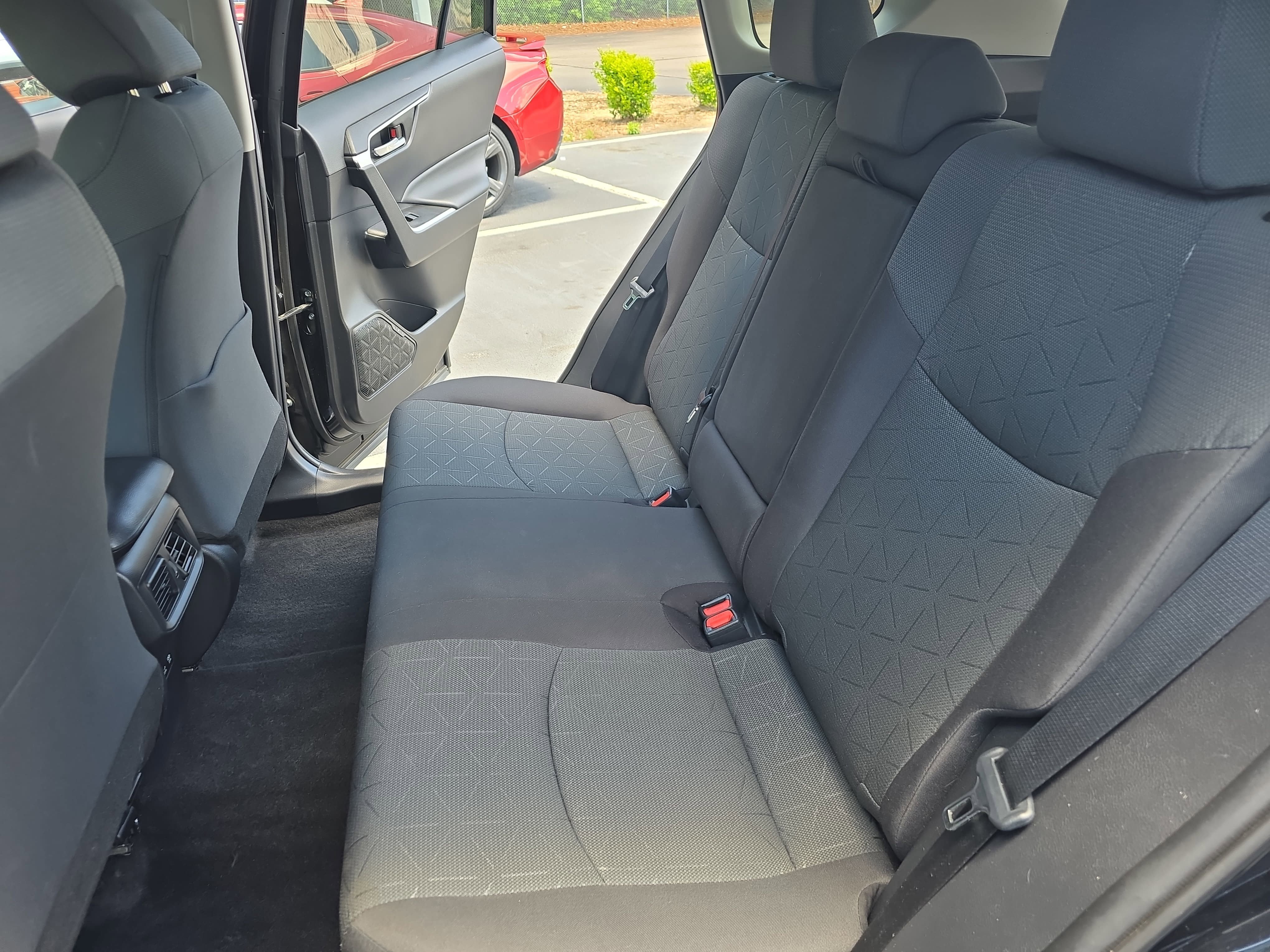 Used 2021 Toyota RAV4 XLE w/ Convenience Package FWD image 13