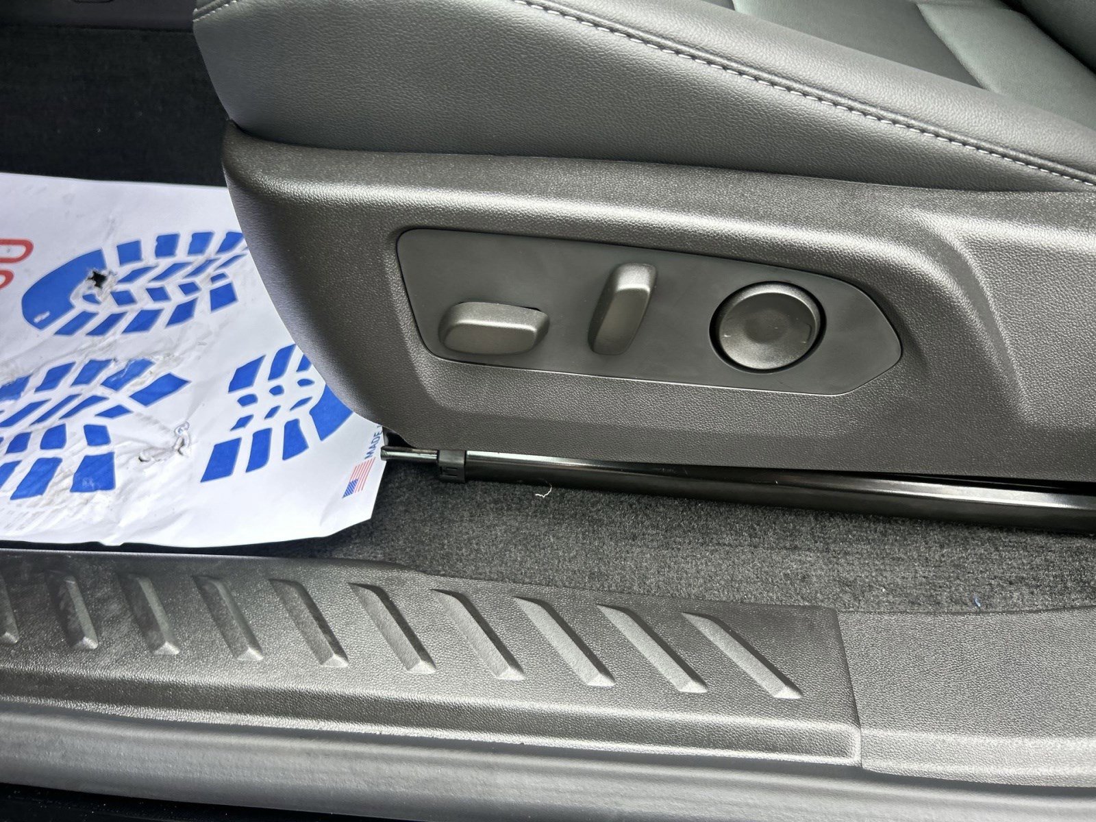 New 2026 GMC Canyon Elevation w/ Convenience Package image 12