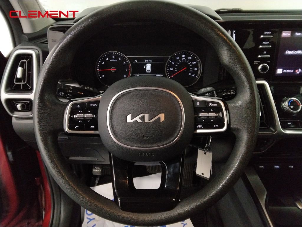 Used 2022 Kia Sorento LX image 9