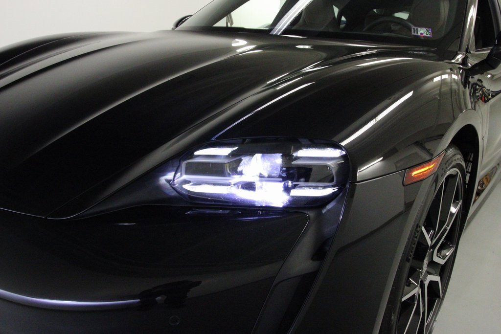 Used 2022 Porsche Taycan image 9