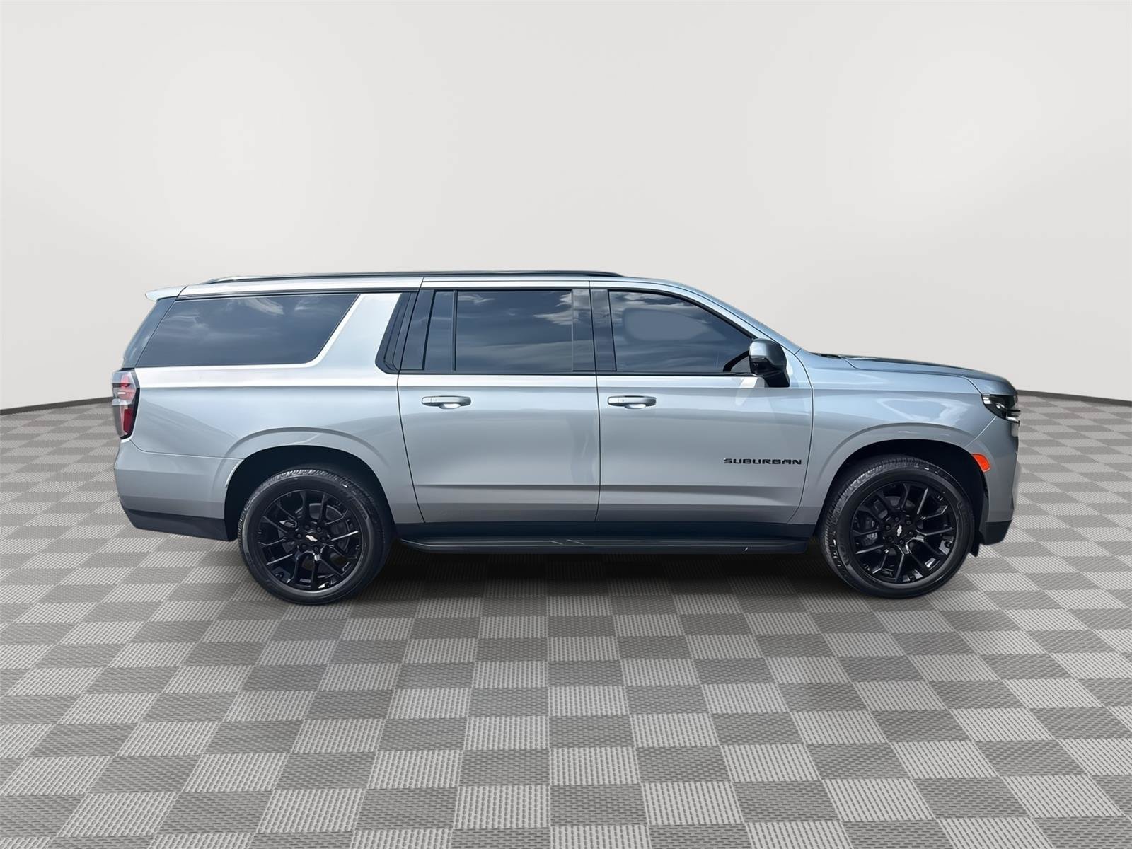 Used 2024 Chevrolet Suburban RST w/ Luxury Package AWD/4WD image 5