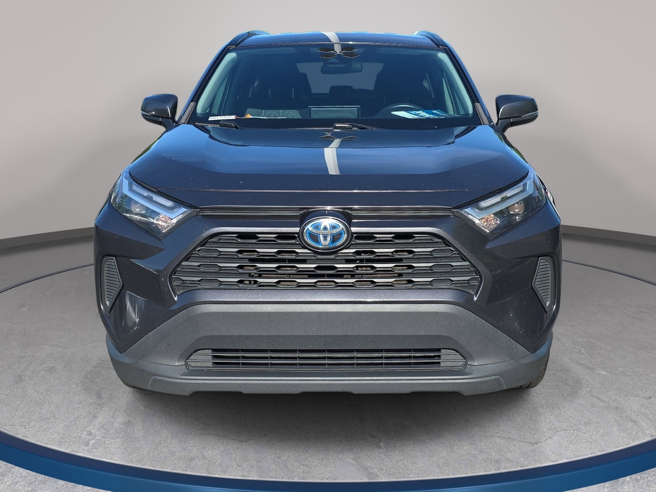 Used 2022 Toyota RAV4 XLE AWD/4WD image 2