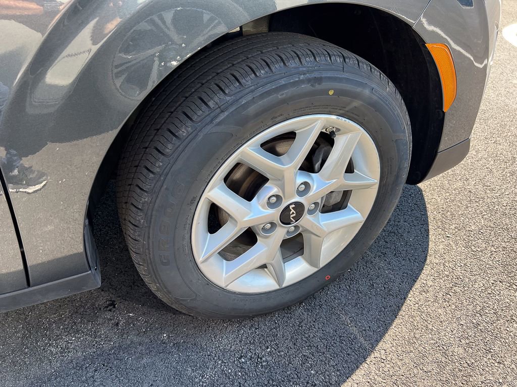 Used 2025 Kia Soul LX w/ LX Technology Package image 6