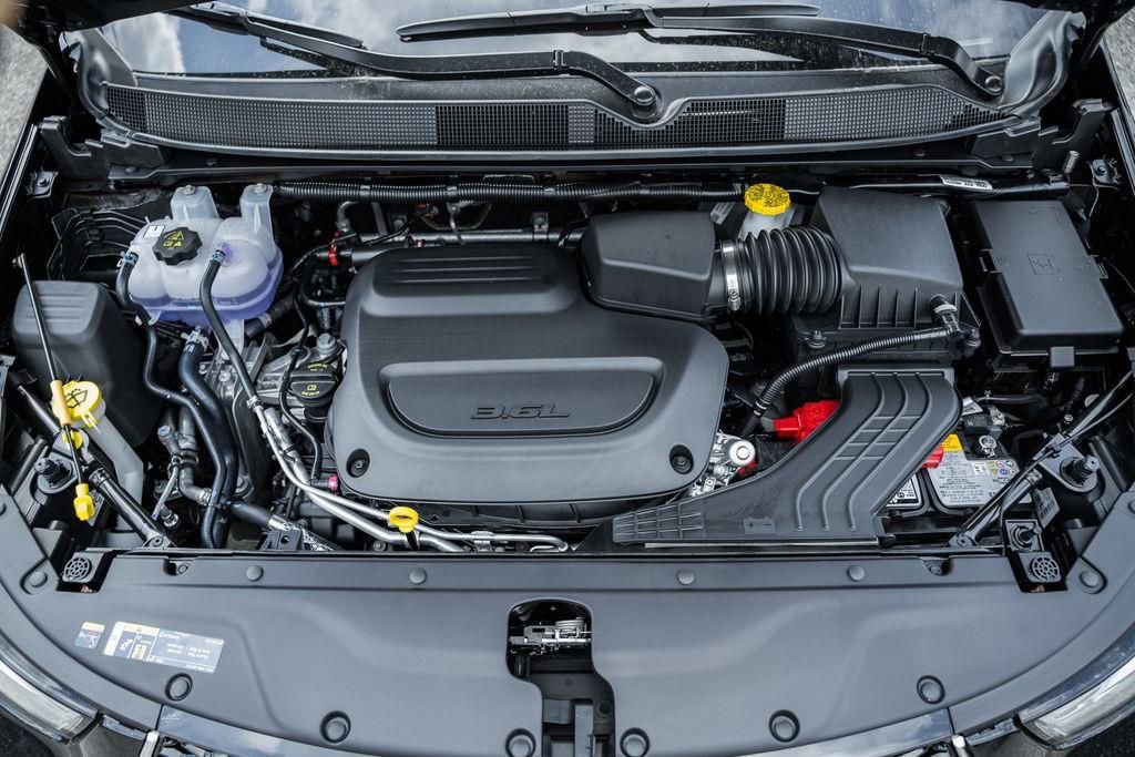 New 2025 Chrysler Pacifica Select FWD image 16