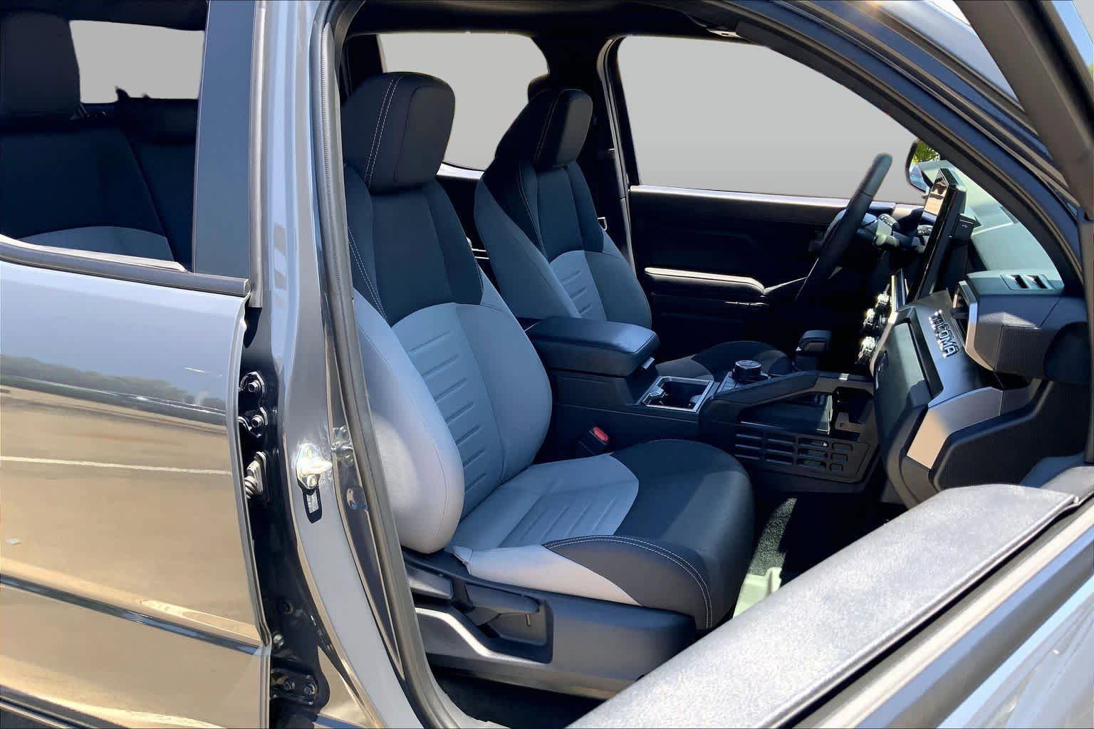 Used 2025 Toyota Tacoma TRD Off-Road AWD/4WD image 9