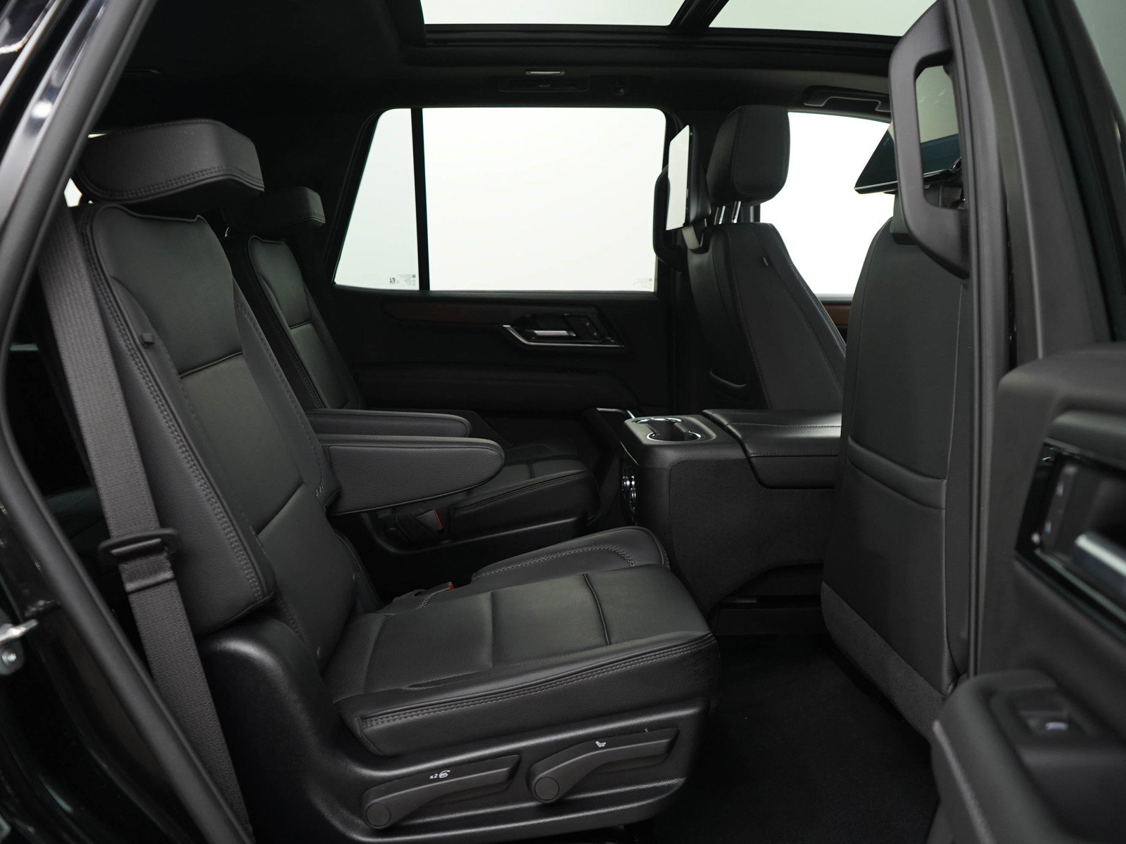 Used 2025 GMC Yukon Denali w/ Denali Reserve Package AWD/4WD image 12