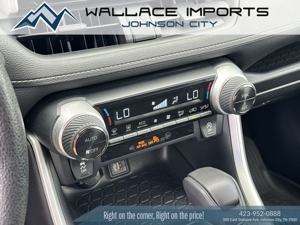 Used 2023 Toyota RAV4 XLE AWD/4WD image 26