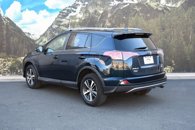 Used 2017 Toyota RAV4 XLE w/ Carpet Mat Package image 9